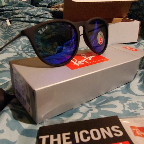 Ray-Ban Accessories - NWT Ray Ban Erika Polarized Sunglasses